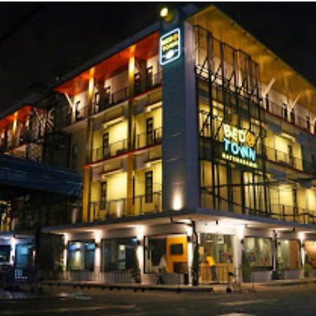 Bed@Town Hostel Bangkok Exterior photo