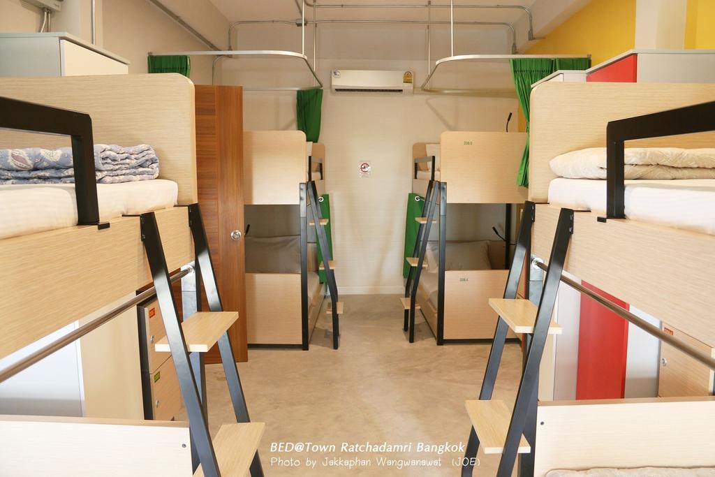 Bed@Town Hostel Bangkok Exterior photo